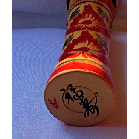 Japanese Kokeshi Doll Kimono Floral Design Hand Painted Flowers 9 1/2 “ - Picture 7 of 7